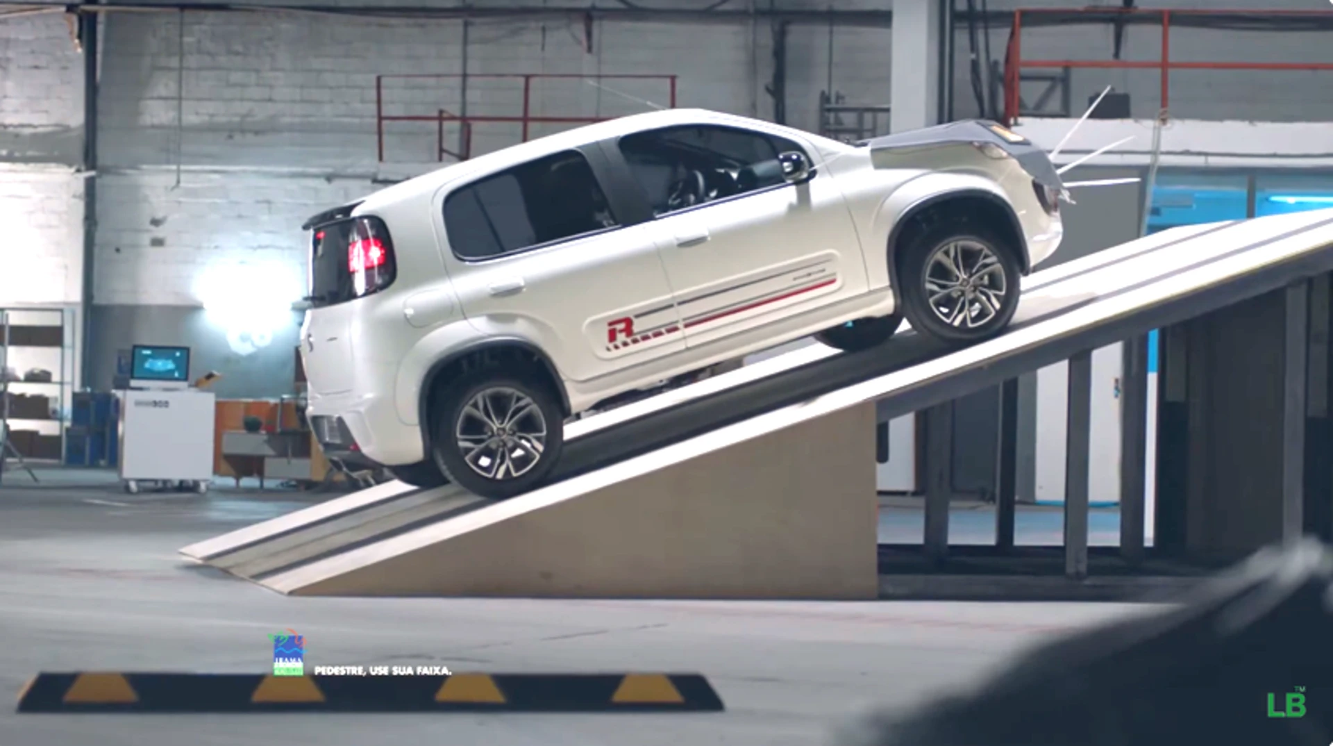 Fiat Uno 2017 em demonstração técnica no conceito Uno Lab